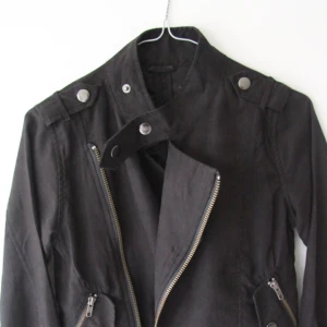  - Tunn biker jacka från Solo. 
Använd ett fåtal gånger. 
Ordinarie pris 700kr