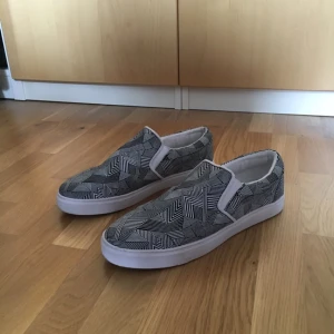  - Riktigt snygga sneakers från Stadium! Endast använda en gång. Säljes pga fel storlek. 