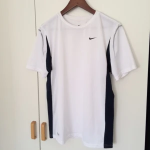  - vintage Nike-tröja i sportigt manér 