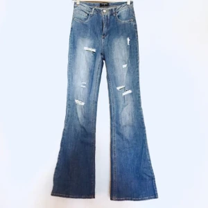  - Fräscha knappt använda jeans från Rut&Circle, sliten look, skön stretch!