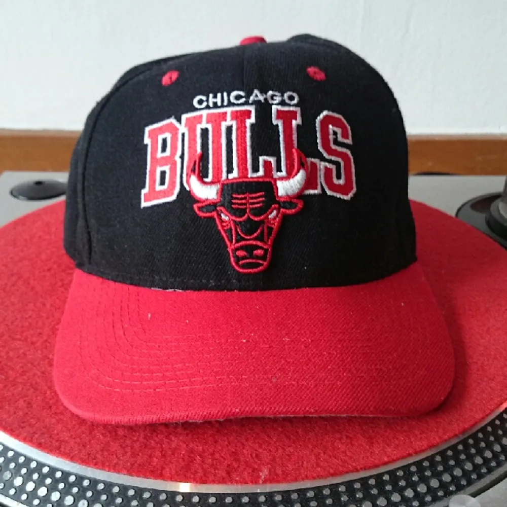 Mitchell & Ness snapback, Chicago Bulls, vintage. . Accessoarer.