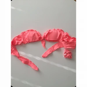  - Rosa fin bandeau bikini, snören medföljer. Använd 1 gång! Frakt 28kr✨