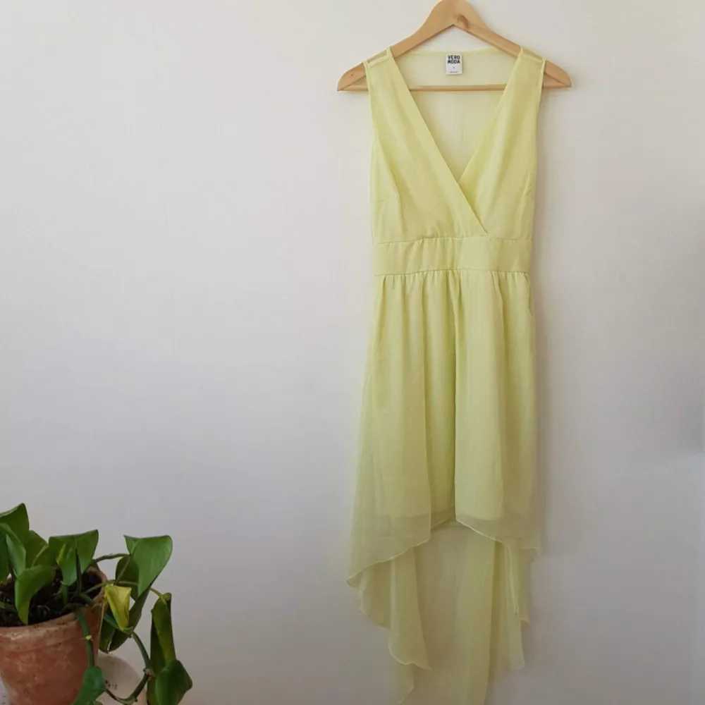 🌺A lovely yellow dress perfect for summer 🌸🌿🌼. Klänningar.