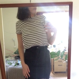  - Fin randig T-shirt från hm, fint skick 🐆