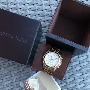  - Helt ny klocka från Michael Kors. Äkta såklart. Box, manual och länkar ingår. 