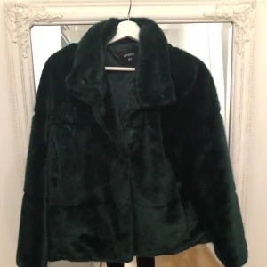  - Pälsjacka från Lindex endast testad, frakt tillkommer. 