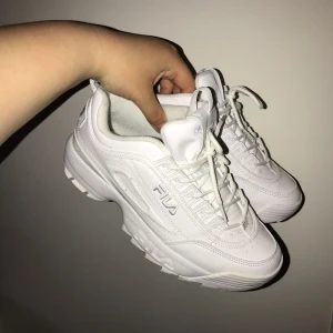  - Fila Disruptor II, använda en gång utomhus så i väldigt gott skick. 