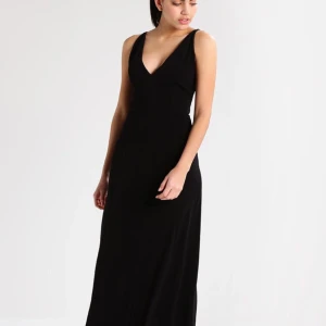  - Jättefin långklänning från bikbok, använt en gång. Köparen står för frakt