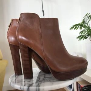  - Läder skor från Aldo. Aldrig använd. Original box. Hämtas i Östermalm eller Barkarby.