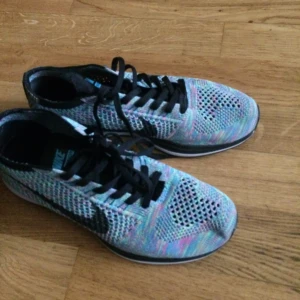  - Fick i present men tyvärr inte min smak på färg, kostar 1200kr nya och är oanvända 