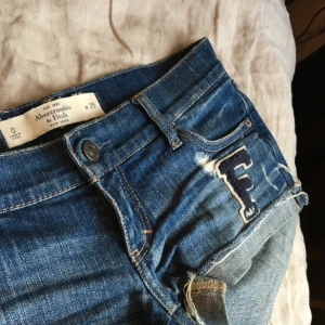  - Shorts från Abercrombie & Fitch. Väldigt bra skick! Frakten ingår i priset :)  