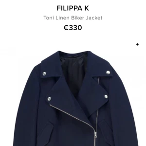  - Jacka från Filippa K i biker-modell.  59% linne och 41% bomull och därmed en perfekt vårjacka. Endast använd vid några enstaka tillfällen och därför i perfekt nyskick.  Storlek S. 