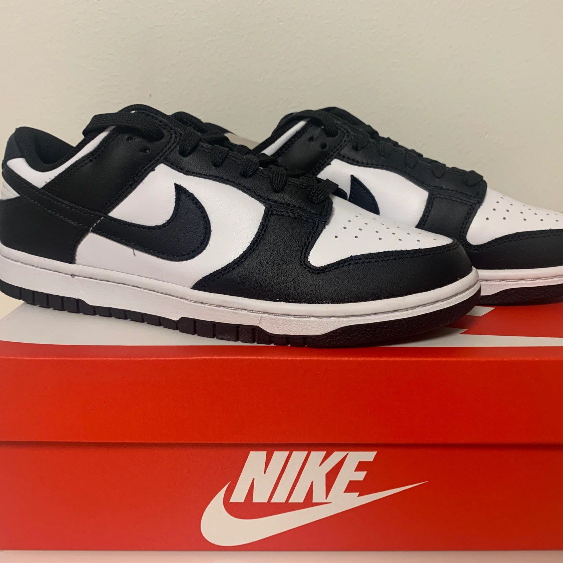 Nike dunk low svart och vit