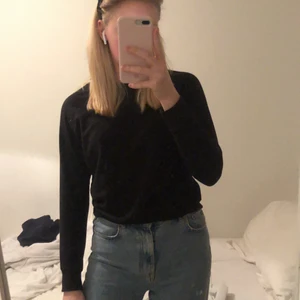 Sweatshirt  - Snygg sweatshirt som endast är använd ett fåtal gånger, passar xs-s