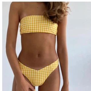Designbysi - Säljer denna super fina bikini från design by si🐯🐥🌼🌟 helt ny, ligger i en oöppnad förpackning (hemsidansbilder) då jag fick hem två! Storlek small!🍯 det är budgivning så buda! 