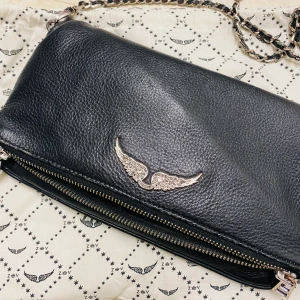 Zadig väska - Nu säljer jag min as balla Zadig väska. Säljer den då den knappt går till användning! Nytt pris; 3300:- diskuterar gärna pris privat💜