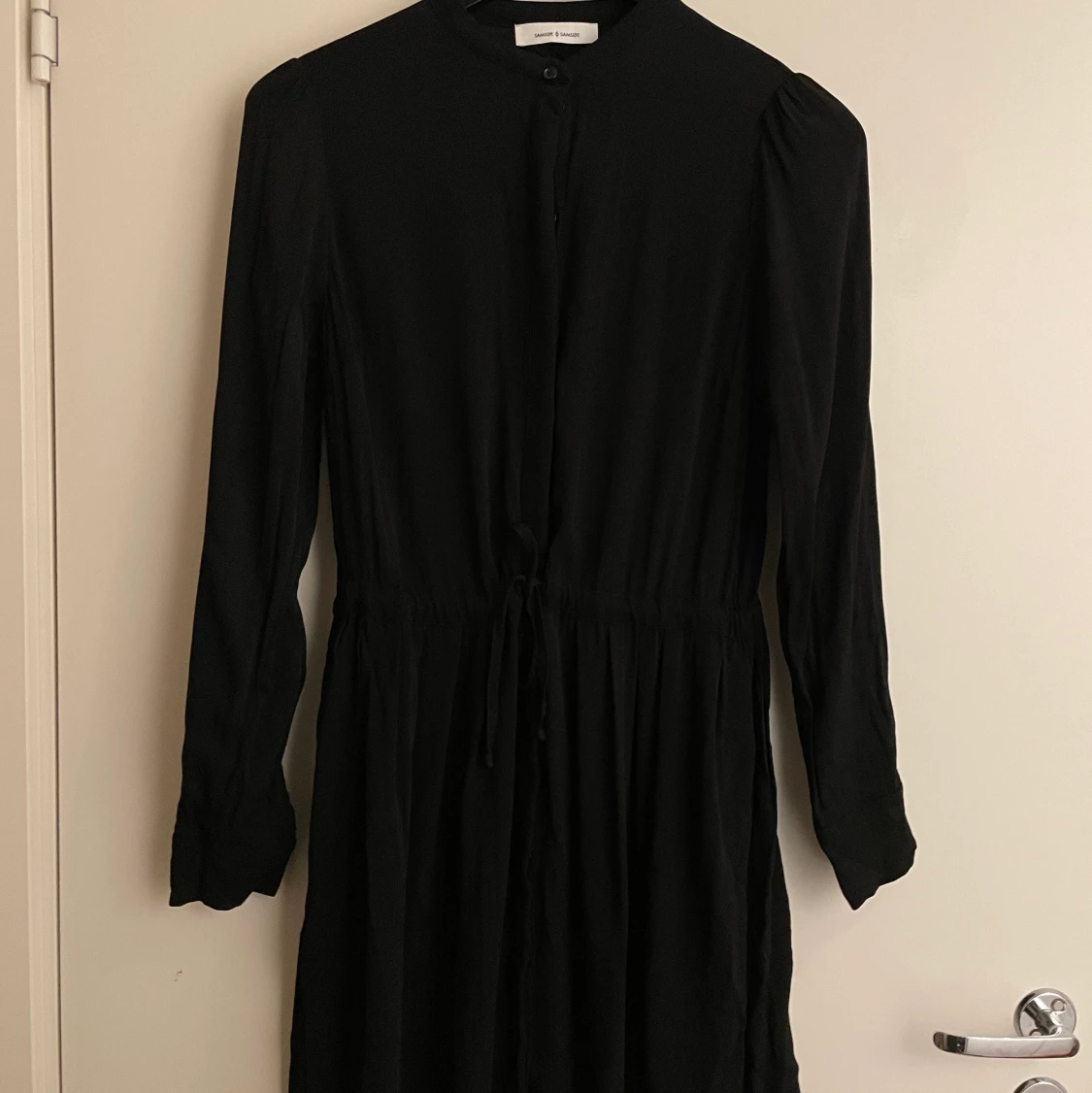 Svart skjortklänning från Samsoe Samsoe  - 90