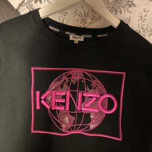 Kenzo tröja  - Kenzo tröja i storlek M, använt få tal gånger så är med andra ord i nyskick!