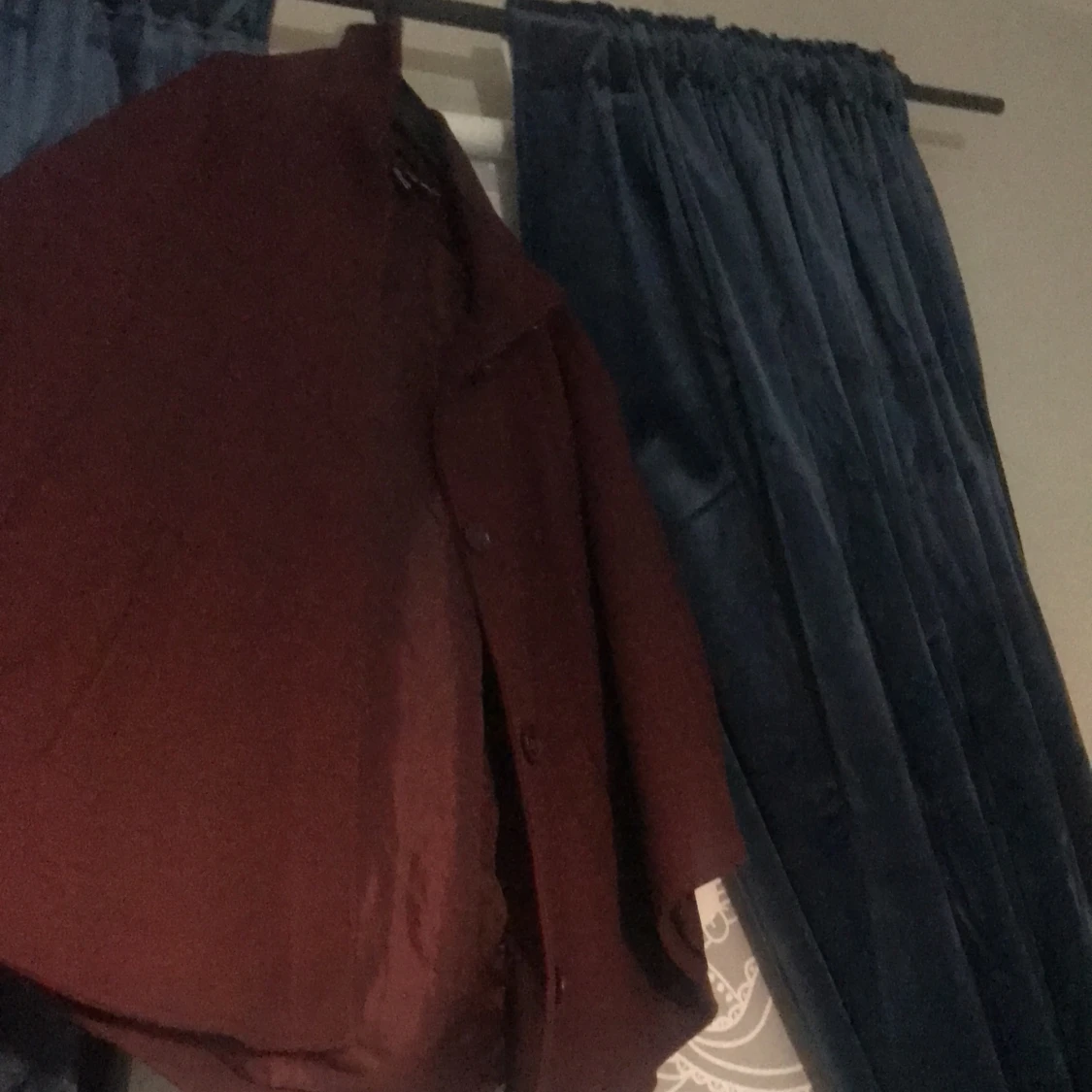 Cool kort vinröda kappa  - 90