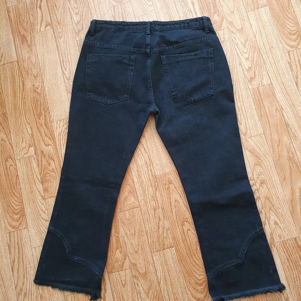 Helt nya ankel jeans från märket One teaspoon svarta storlek 31 . Jeans & Byxor.