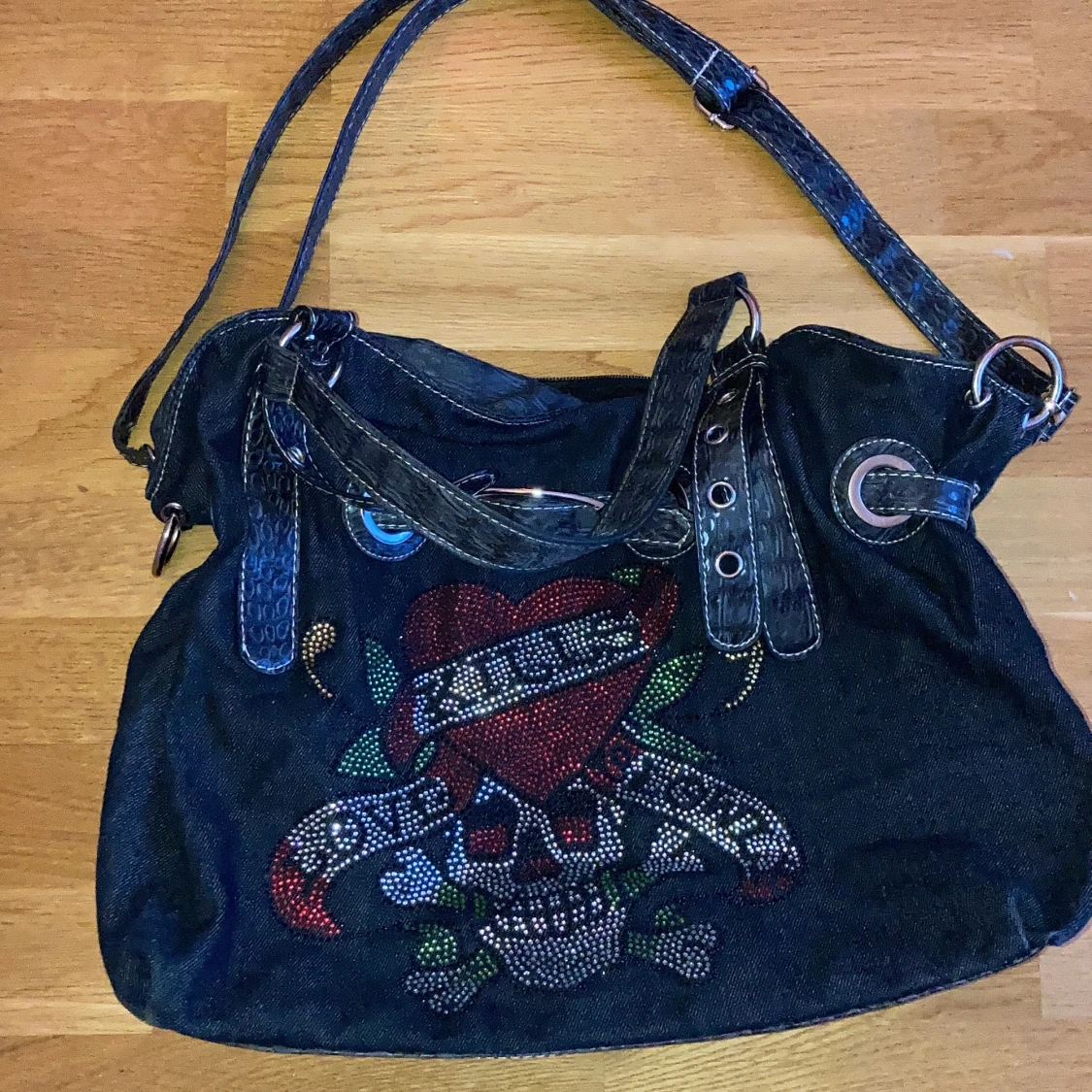 ed hardy liknande väska - 90