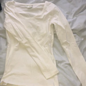 Vit långärmad tröja str. S - Bra skick 