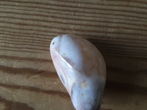 Agat - Agat ca 4x2 cm. Köpt på kristallrummet 