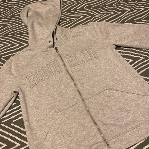 Storlek M - Använd 2 gånger den är som ny. 