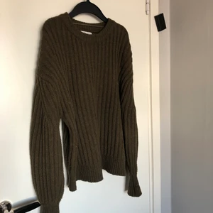 Stickad tröja - Såå fin stickad tröja från Pull&bear, knappt använd och i bra skick, skriv för fler bilder💓