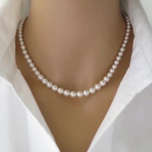 Handgjorde smycke  - Handgjorda pärlhalsband/armband, bra kvalite och noggrant gjorda. 💗 present tips ✌🏻❄️⛄️ 99kr och frakt ingår i de priset 😘 Jag skriver när pärlorna är slut, sålänge jag inte skrivet de finns de kvar. 💗