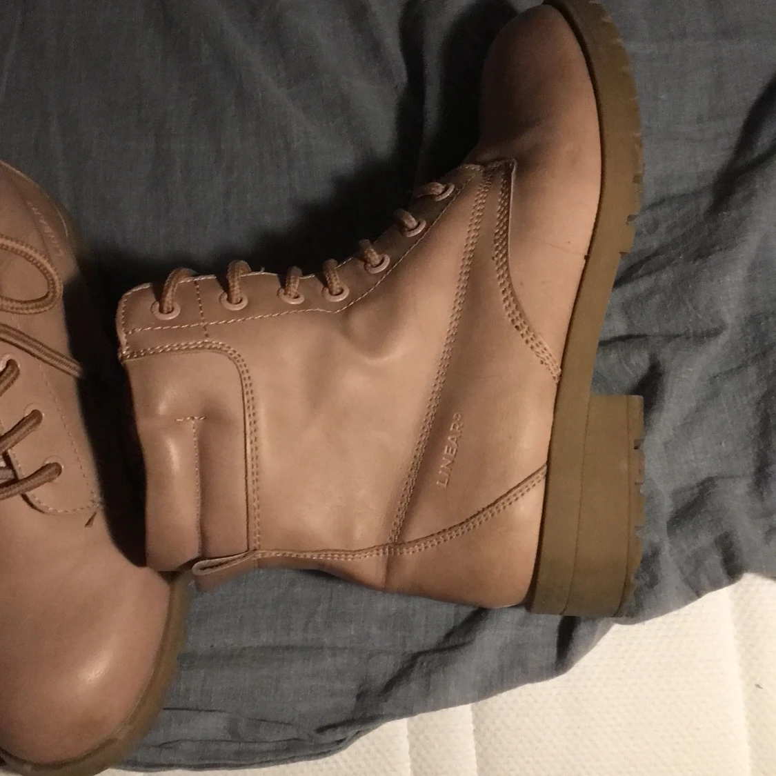 Ett par smuts rosa vinter skor från LINEAR - 90