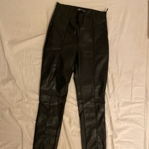 Zara skinnbyxor - Säljer de pga de aldrig används. Använda 2 ggr :)