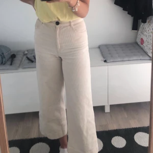 Manchesterbyxor - Manchesterbyxor från H&M i storlek 34/36 (S) 