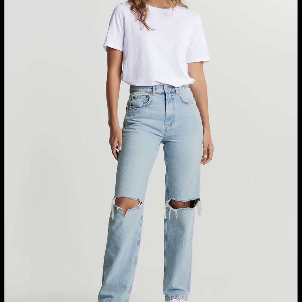 Säljer dessa jättefina och populära jeans!💖 300kr + frakt!. Jeans & Byxor.