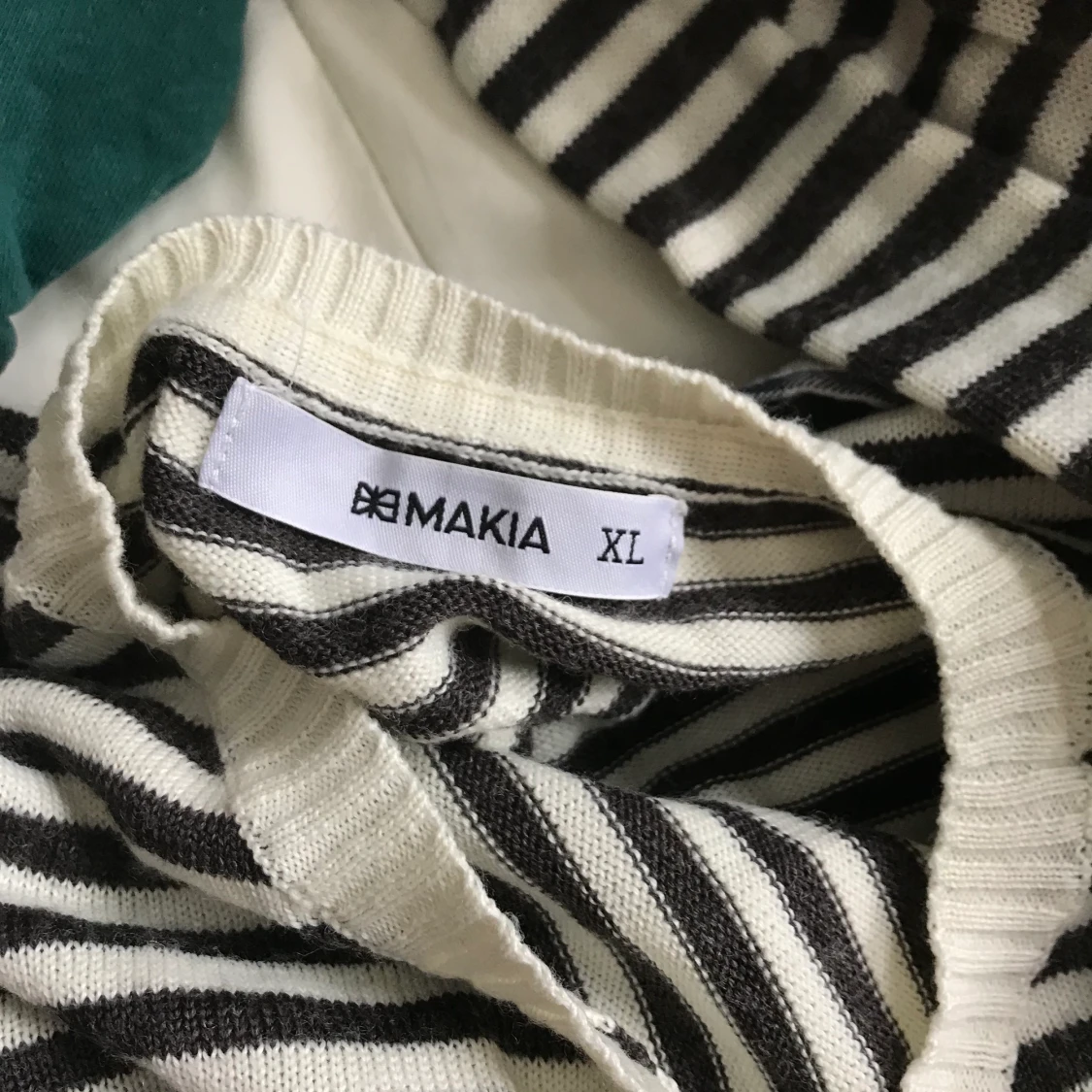 V-ringad Stickad  - 90