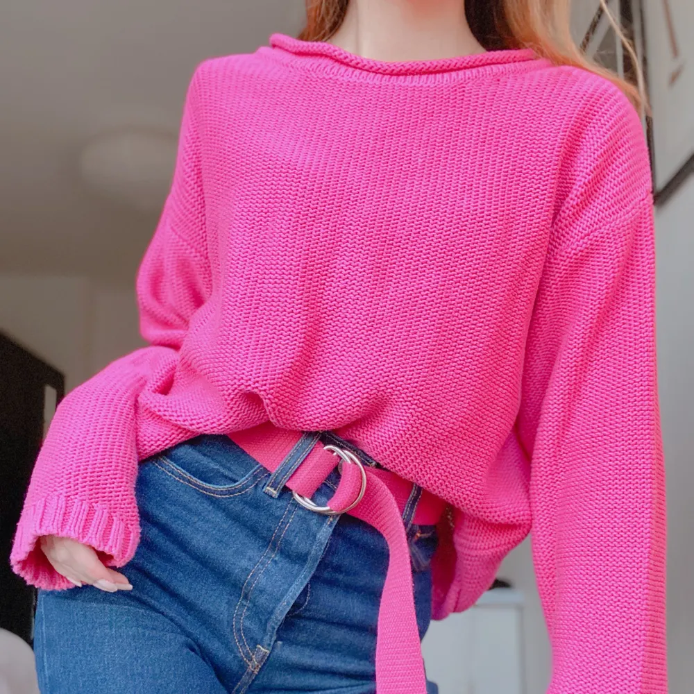 älskar denna oversized cerise-rosa stickade tröja från monki och har en precis likadan i gul 💛 så mjuk och fin, och i utmärkt skick! passar jättesnyggt i ett par jeans eller pleated skirt! ✨ SKA FLYTTA UTOMLANDS SÅ ALLT MÅSTE BORT INNAN 17 MARS ✨ . Stickat.