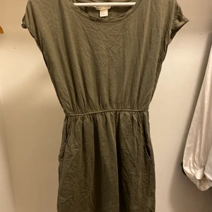 Grön klänning - Kort grön klänning