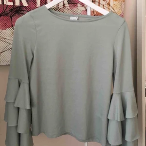  - Gina tricot volang topp strl S mintgrön
