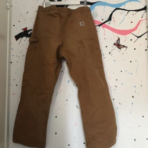 Carhatt byxor - Väldigt bra skick. Skulle beskriva de som large. 