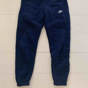  - Nästan nya Nike byxor, använda typ 5 ggr så de är som nya fortfarande. 199+frakt eller högsta bud