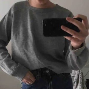  - grå sweater💕