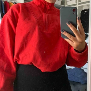  - jättemysig polo med halv-zip, knappt använd. fraktkostnad på 63:- tillkommer 🦋