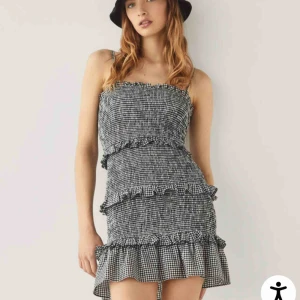  - Mönstrad klänning från bershka🥺🥰