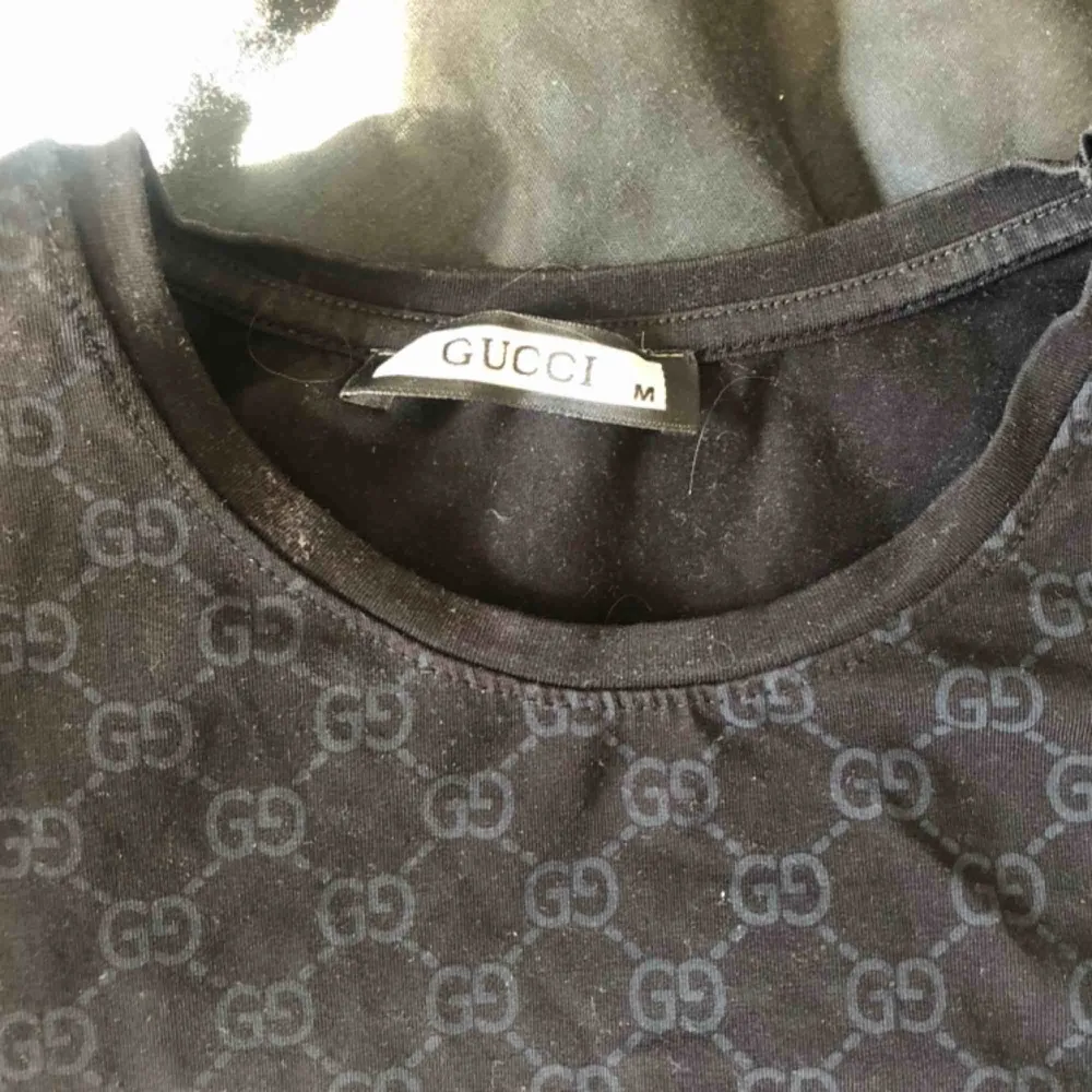 Gucci t-shirt Storlek M men sitter som S  1:1 Frakt 90kr. T-shirts.