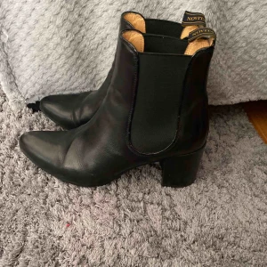  - Ett par jätte fina Novtta skor som är använda Max 2-4 par gånger jätte bra skick. 💗