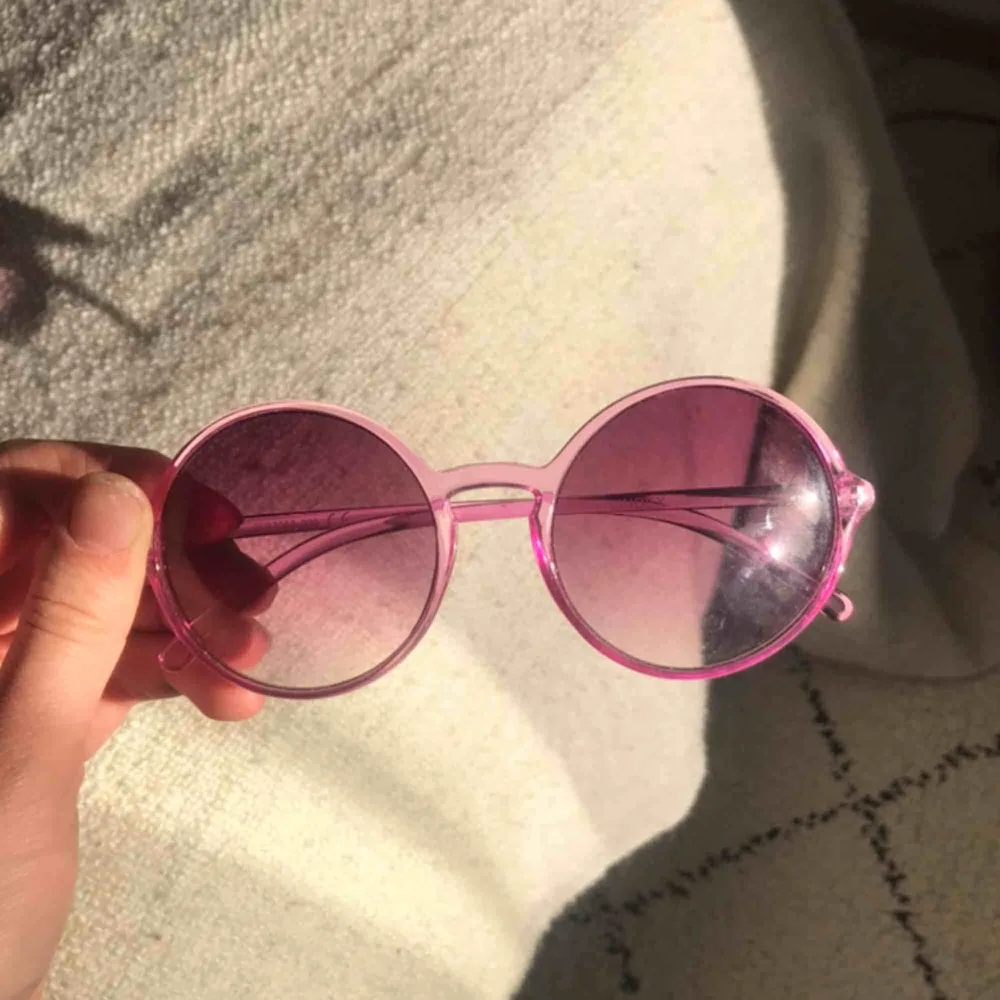 Rosa-tonade glasögon 💗🕶. Accessoarer.