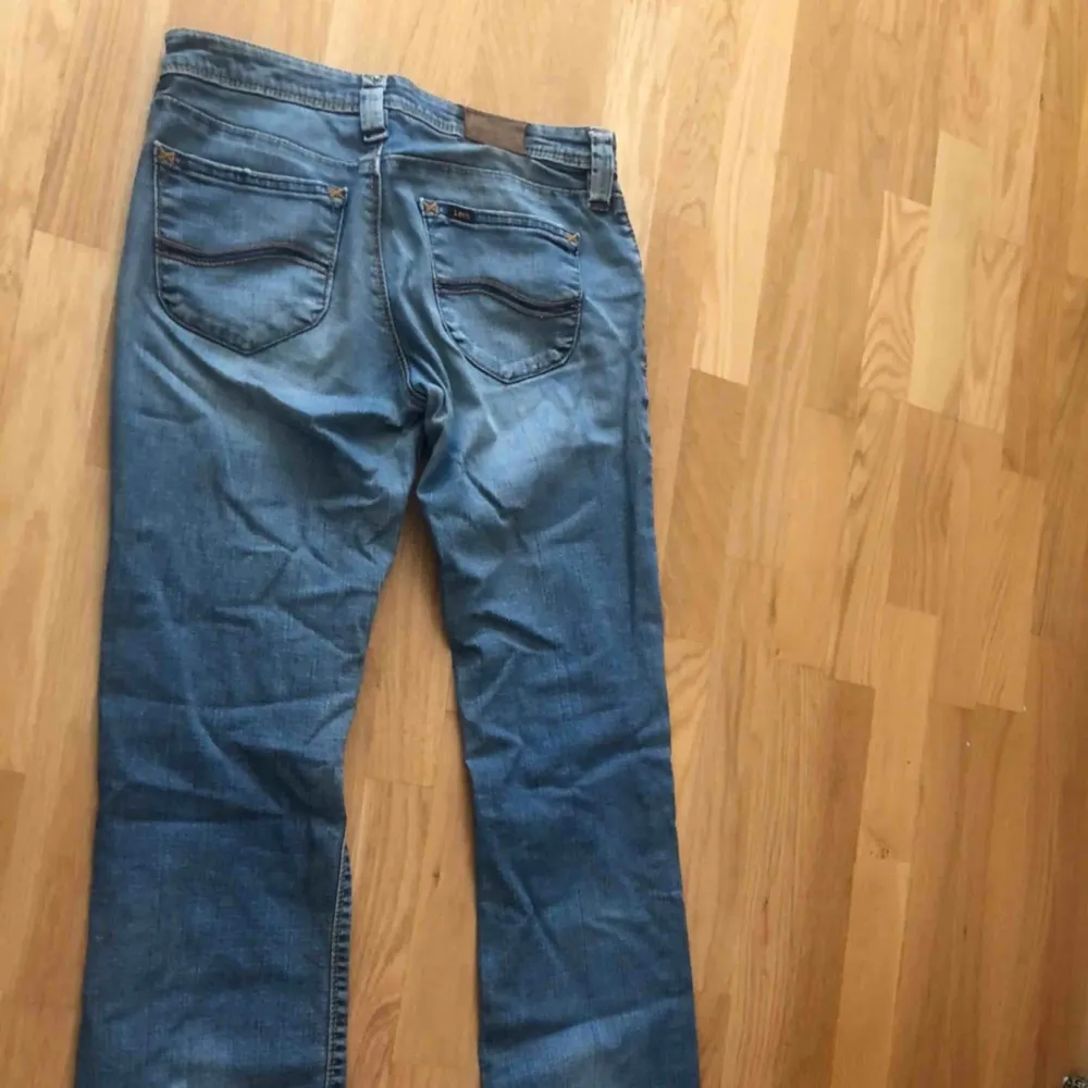 Lee jeans storlek 29 mer än 28.. Jeans & Byxor.