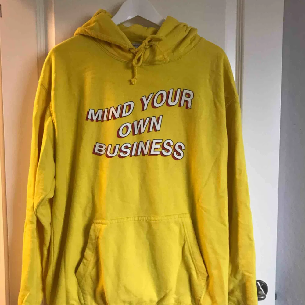 ”Mind your own business” Hoodie från Adolescent Clothing. Använd men inte sliten. Köptes för 499kr.. Hoodies.