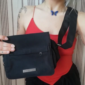 Väska - 🌺 Väska med justerbara band och många fack. Frakt 60:- 🌺