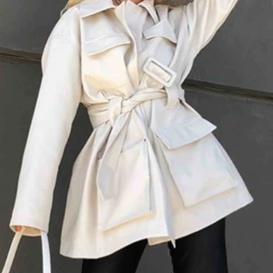  - Snygg vår jacka från ASOS💓 pris kan diskuteras